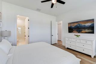 New Sunny Villa-1 Block From Beach - Galveston - 6