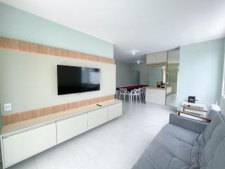 Apê Espaçoso com A/C e Garagem a 200m da Praia - Florianópolis - 9