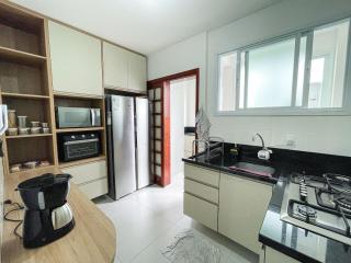 Apê Espaçoso com A/C e Garagem a 200m da Praia - Florianópolis - 1