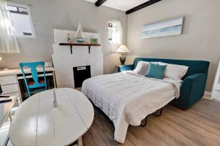 94 WalkScore King Bed Capitol Hill Beachy Apt - 9
