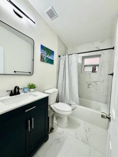 Pool home - new, spacious, central and close to beach - Seminole - 8