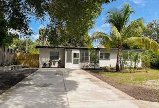 Pool home - new, spacious, central and close to beach - Seminole - 4