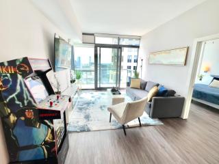 Skyline Retreat Penthouse, Top Floor, Year round Pool, City View! - Atlanta - 0