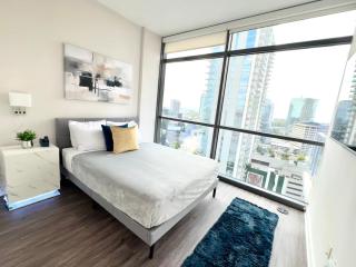 Skyline Retreat Penthouse, Top Floor, Year round Pool, City View! - Atlanta - 4