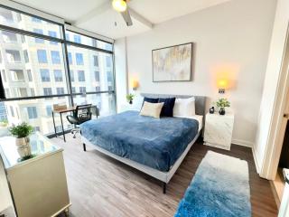 Skyline Retreat Penthouse, Top Floor, Year round Pool, City View! - Atlanta - 6
