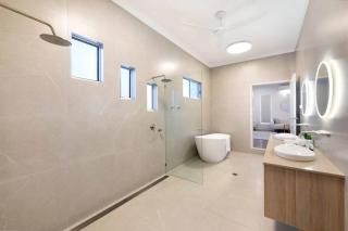 Majestic Manor 5BR Stylish Super Home - Private Pool - BBQ - 4