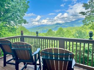 Family Chalet With Sauna, HotTub, Heavenly Views! Mins to Downtown! - Gatlinburg - 9