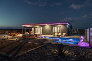 Saltwater Pool, Pickleball, Bocce Ball, Glamping, EVcharge - 0