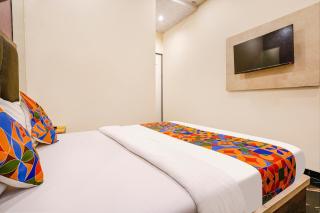 FabExpress The United - Nr Mumbai International Airport - Mumbai - 2