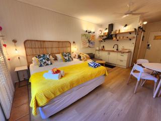 Private Hotel Studio Apartment- In Ramada Resort - Full Kitchen - Port Douglas - 2