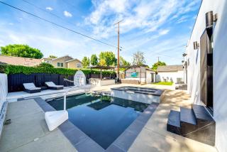 Poolside Paradise Villa 5BR 4BA - Los Angeles - 0