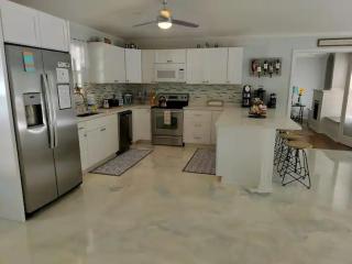 Charming 4-Bedroom Family Haven - 3