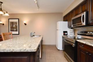 Relaxing 2BR Retreat at Carriage Hills - Edgar - 1