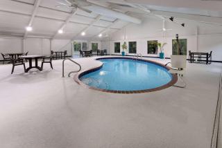 La Quinta Inn & Suites by Wyndham Memphis I-240 - Memphis - 3