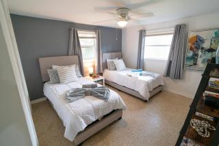 Modern 3BR with Wi-Fi & Private Yard Near Downtown - Jacksonville - 3