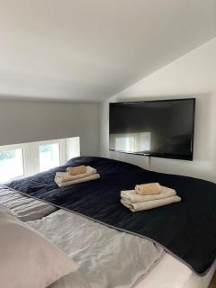 Elegant Penthouse Loft - Center - 4