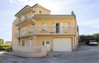 1 Bedroom Nice Apartment In Dugi Rat - Dugi Rat - 1