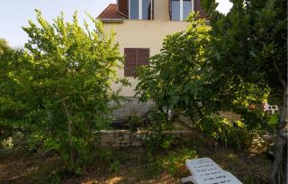 1 Bedroom Gorgeous Apartment In Zlarin - Zlarin - 3