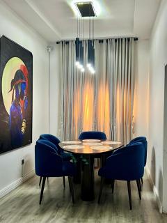 Bytup 2bedroom Apt in lekki,24hrs light, Wifi ,fully serviced apartment , water heater smart tv - 1