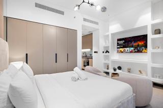 Chic Studio with Balcony & Skyline View l Pool & Gym - Dubai - 9