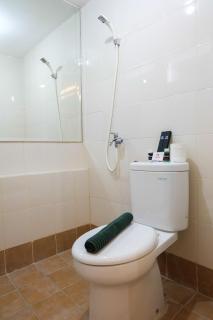 Clean 2BR Bassura City Apartment By Travelio - Jacarta - 5