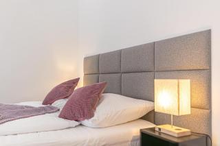 Antique Chic 2BR Apt Getaway in a Historic Setting - Wenen - 2