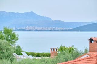 Beachfront villa Mihovil with direct beach access - Kastel Stafilic - 2