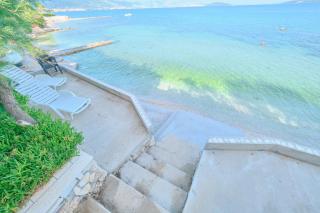 Beachfront villa Mihovil with direct beach access - Kastel Stafilic - 8