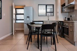 Elegant Fully Kitted 1-Bedroom Apartment - Joanesburgo - 4