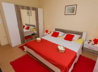 Spacious Kastela Apartment with Balcony and Mountain Views Near the Sea - Kaštela - 6