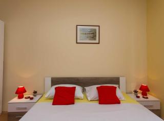 Spacious Kastela Apartment with Balcony and Mountain Views Near the Sea - Kaštela - 5
