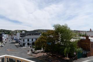 Modern 3-Bedroom House in Vibrant Neighborhood - 6