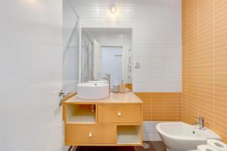 Charming 1BR with Terrace Views of Bridge | By Airnest - Lisbon - 1