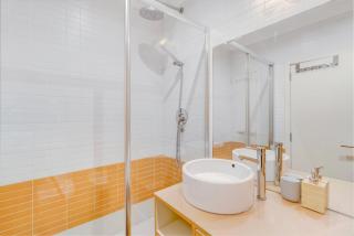 Charming 1BR with Terrace Views of Bridge | By Airnest - Lisbon - 5