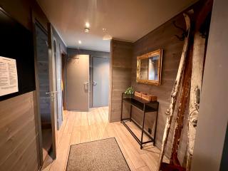 Modern 2-Bedroom with Balcony and Mountain Views - 3