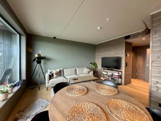 Modern 2-Bedroom with Balcony and Mountain Views - 8