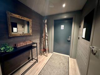 Modern 2-Bedroom with Balcony and Mountain Views - 2