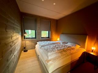 Modern 2-Bedroom with Balcony and Mountain Views - 6