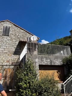 Haut de maison de village - 1