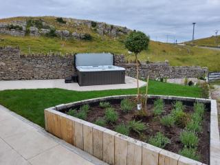Orme Villa, Hot Tub, Llandudno, Stunning Views , sleeps 12 - Llandudno - 9