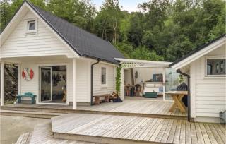 4 Bedroom Cozy Home In Stavang - Stavang - 1