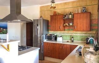 5 Bedroom Cozy Home In Arenas - Arenas - 5