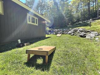 Alpine Chalet Grill, Fire pit, Pool, Gym, CornHole - Killington - 2