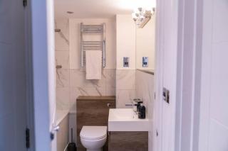 1 Bedroom Apartment by Primal Estates Short Lets in Brighton - Brighton & Hove - 8
