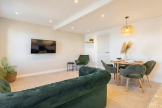 Apartment 5, King's Court - 3
