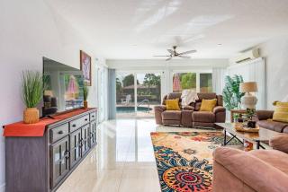 Juanita's Waterfront Villa - 3