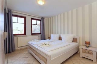Zinnowitz - 3 separate Wohungen Frankstr 6 mit WLAN, ruhig, 1xEG mit Terrasse und 2xOG - Zinnowitz - 1