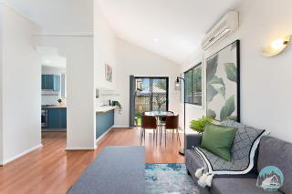 Comfort and Style 2-Bed Townhouse in Ingleburn - Ingleburn - 5