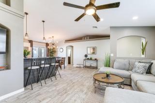 3 Mi to London Bridge Home with Patio and Grill! - 7