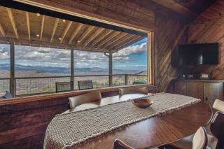 Dreamy Penrose Cabin w/ Panoramic Mountain Views - 0